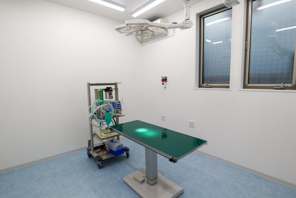 手術室
※医療機器搬入前の状態です。